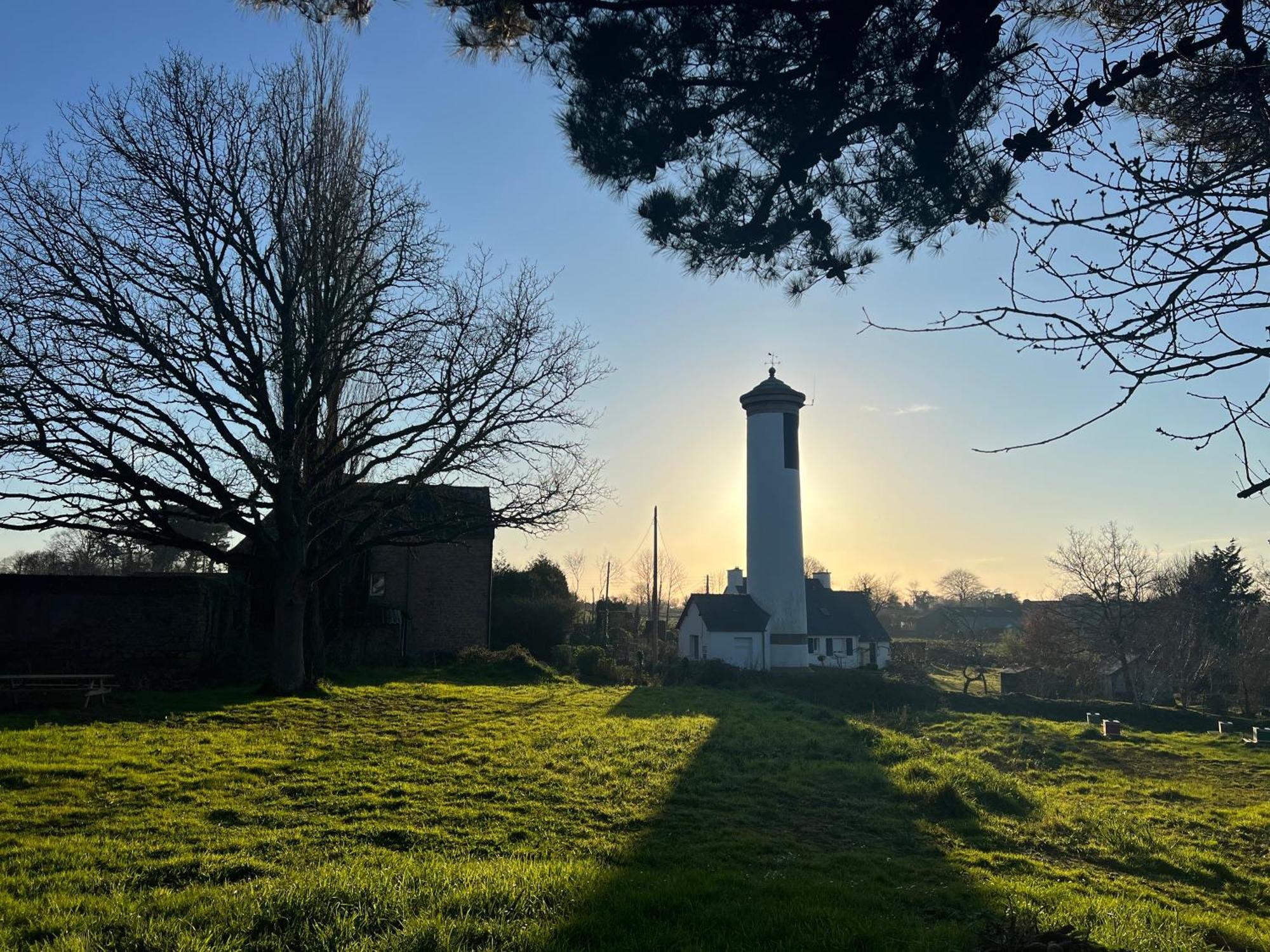 Les Ecolodges Sous Le Phare Louannec Luaran gambar